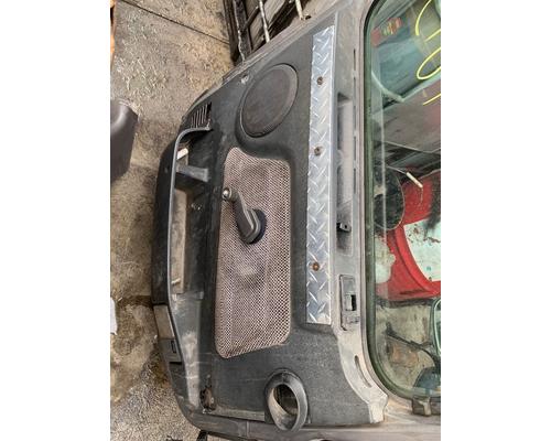 VOLVO VNL Door Assembly, Front