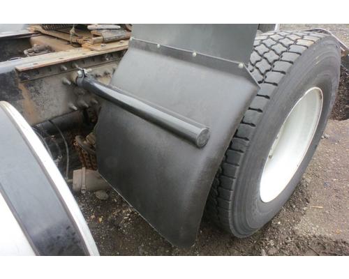 volvo-vnm-fender #1331174