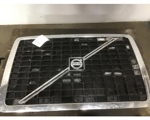 2017-volvo-vnm-grille #1475088