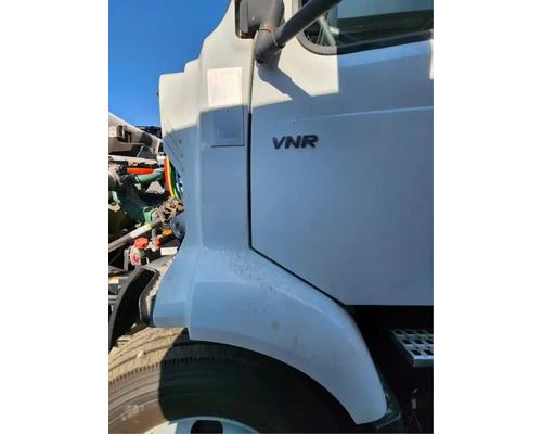 volvo-vnr64t-cowl #1434193