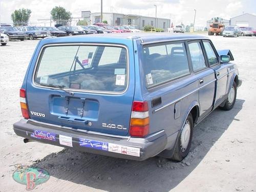 VOLVO VOLVO 240 SERIES