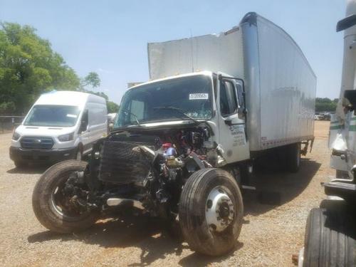 FREIGHTLINER M2 106