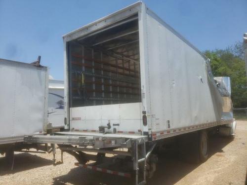 FREIGHTLINER M2 106