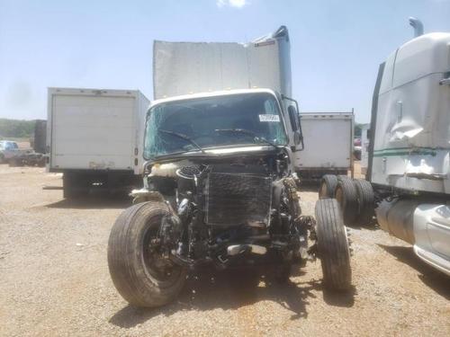FREIGHTLINER M2 106