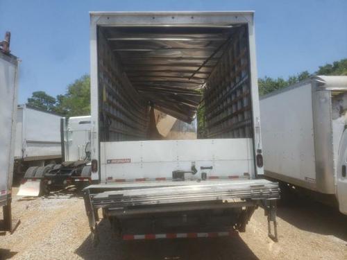 FREIGHTLINER M2 106