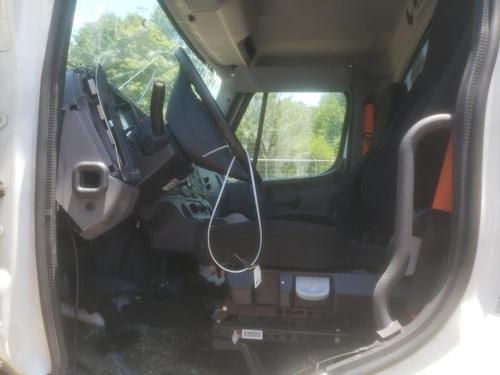 FREIGHTLINER M2 106
