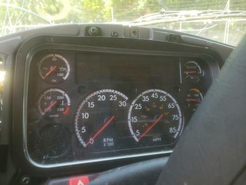 FREIGHTLINER M2 106
