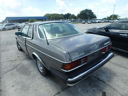 MERCEDES-BENZ MERCEDES 300D