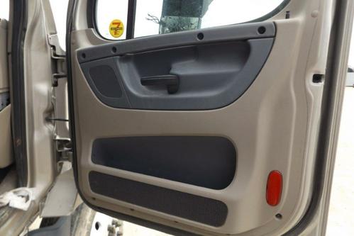 FREIGHTLINER CASCADIA 125