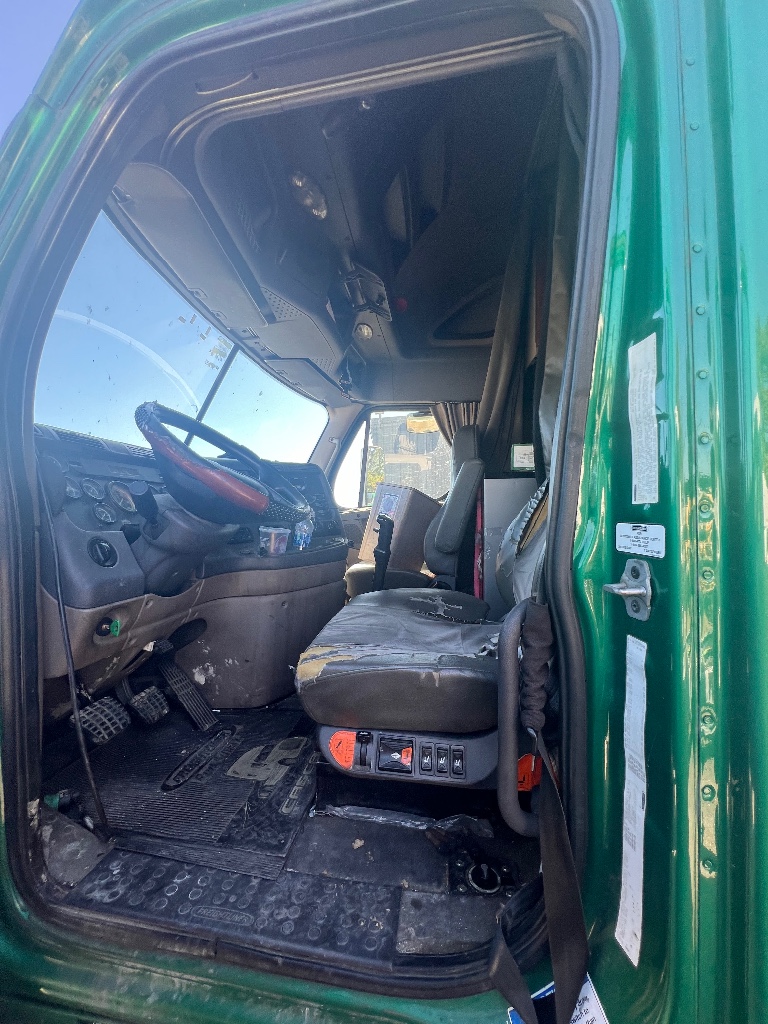 FREIGHTLINER CASCADIA