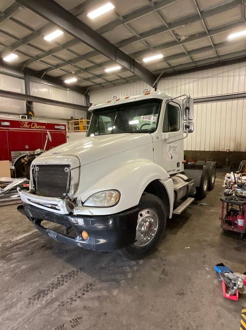 FREIGHTLINER COLUMBIA 120