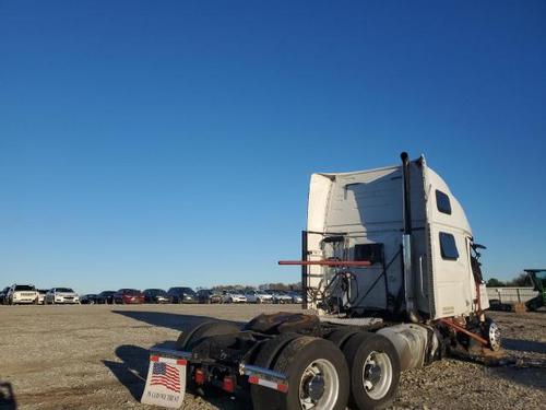 VOLVO VNL