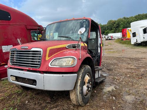 FREIGHTLINER M2 106