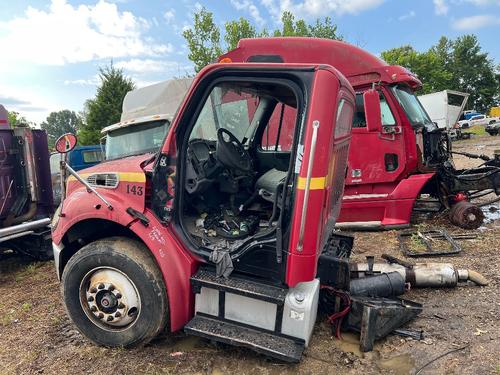 FREIGHTLINER M2 106