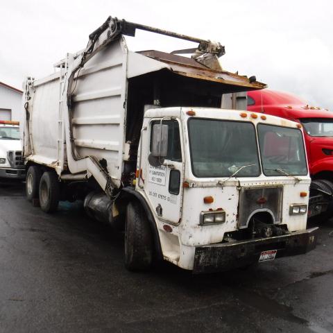 PETERBILT 320