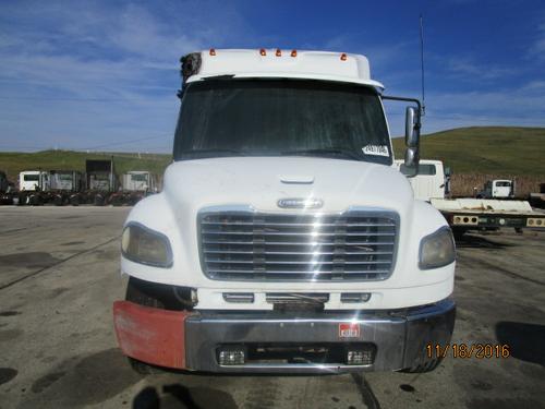 FREIGHTLINER M2 106