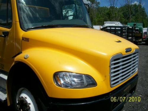 FREIGHTLINER M2 106