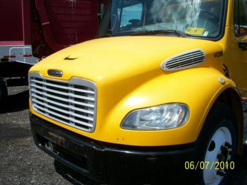 FREIGHTLINER M2 106