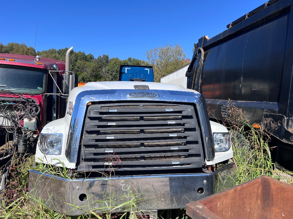 FREIGHTLINER 114SD