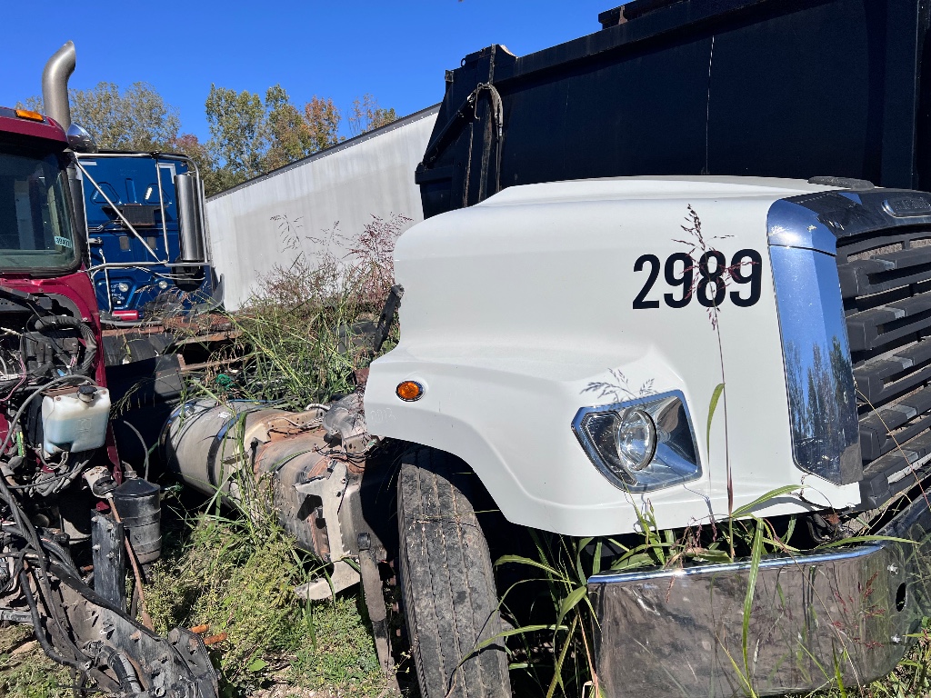 FREIGHTLINER 114SD
