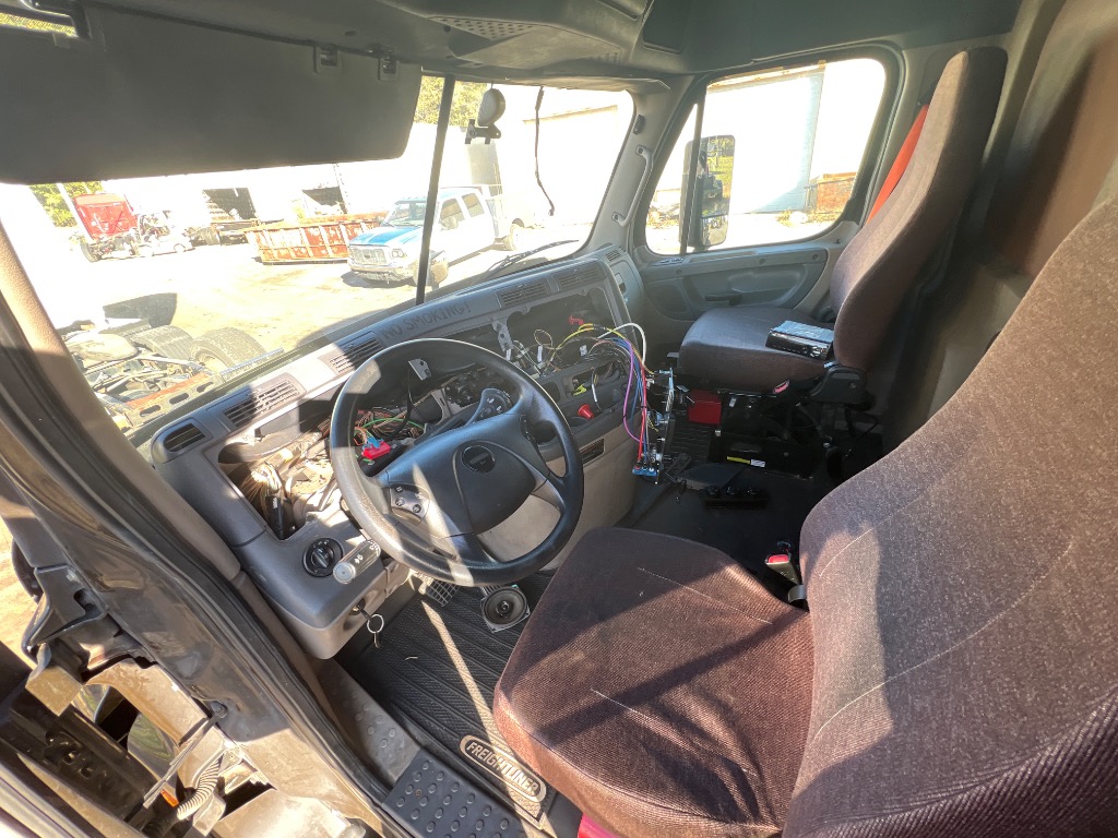 FREIGHTLINER CASCADIA