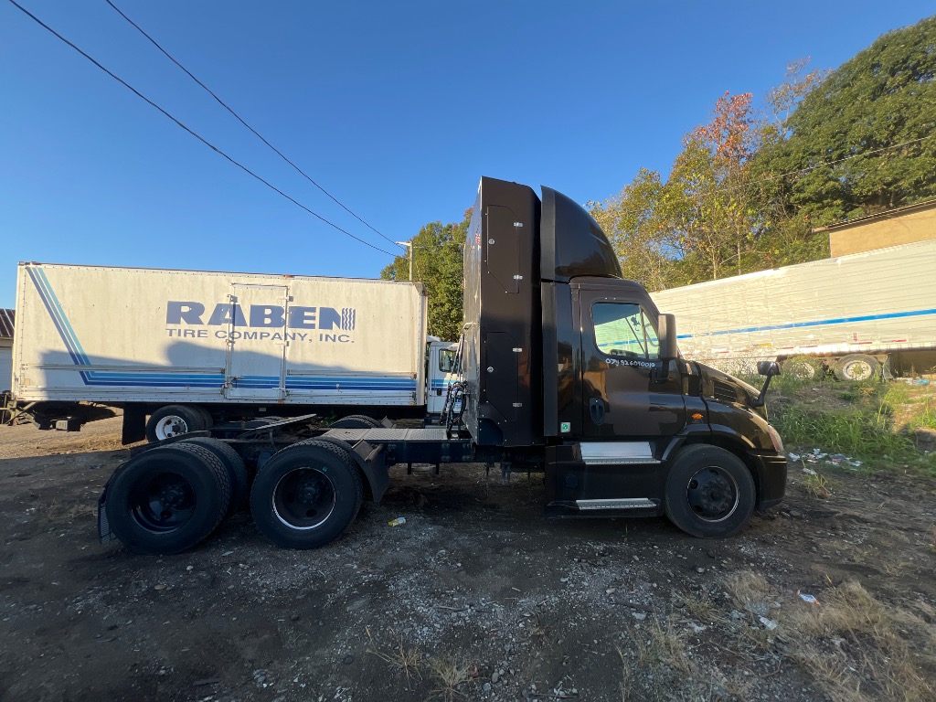 FREIGHTLINER CASCADIA