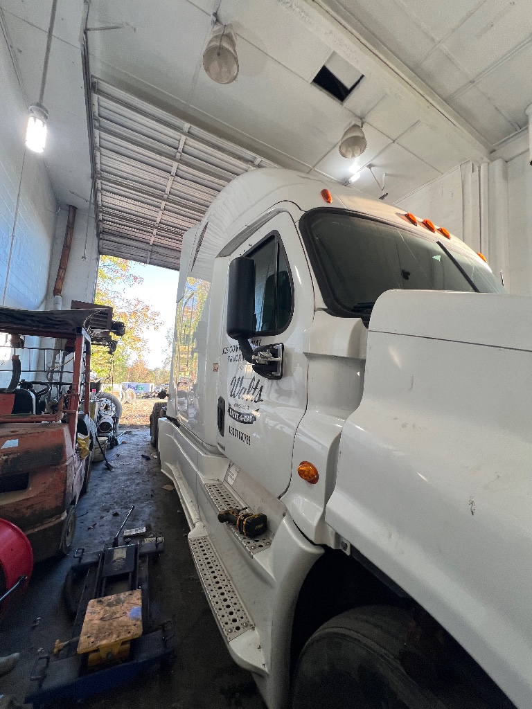 FREIGHTLINER CASCADIA