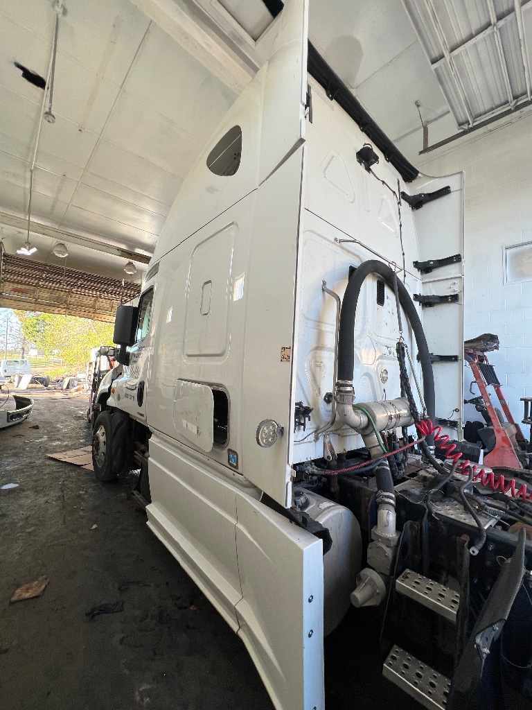 FREIGHTLINER CASCADIA