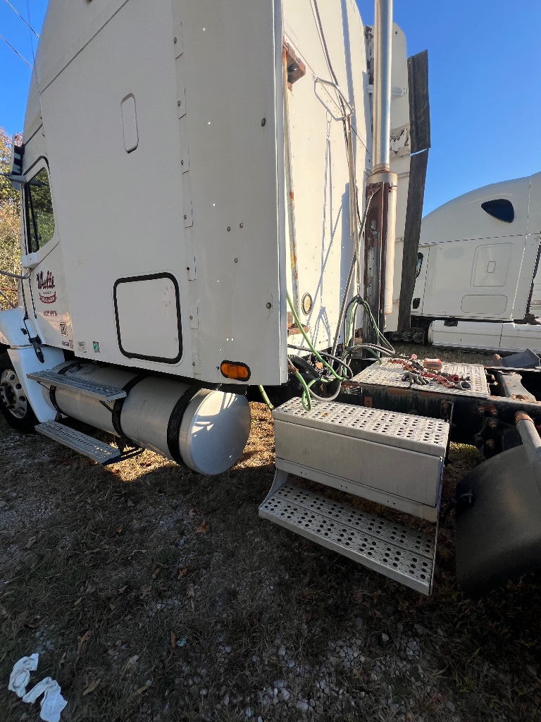 FREIGHTLINER COLUMBIA