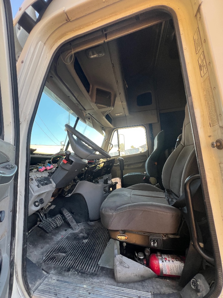 FREIGHTLINER COLUMBIA