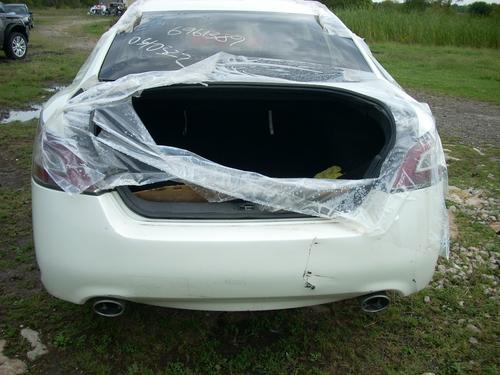 NISSAN MAXIMA