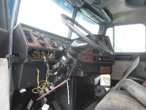 FREIGHTLINER FLD120