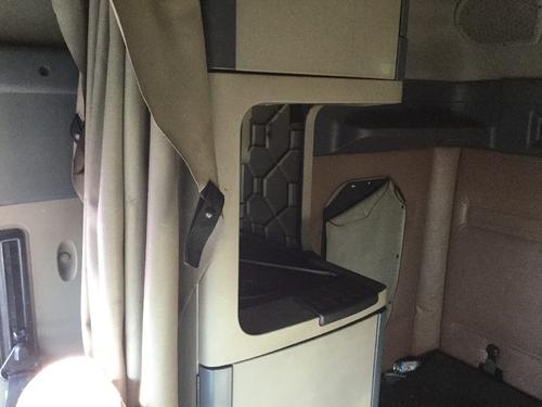 FREIGHTLINER CASCADIA