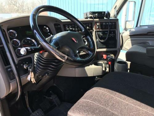 KENWORTH T700
