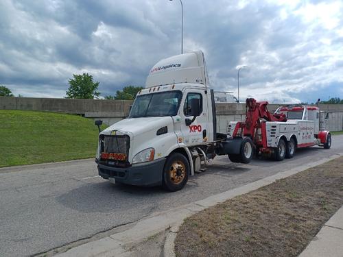 FREIGHTLINER CASCADIA 113