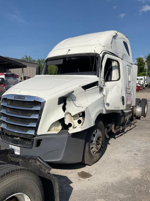 FREIGHTLINER CASCADIA 126