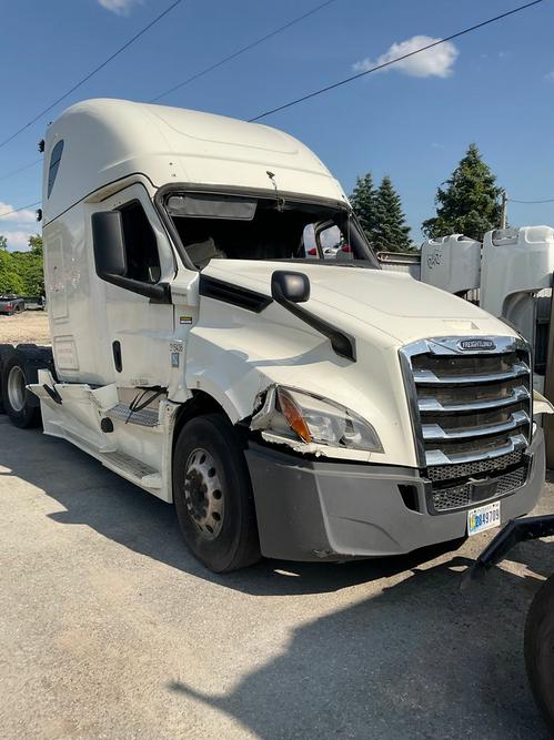 FREIGHTLINER CASCADIA 126