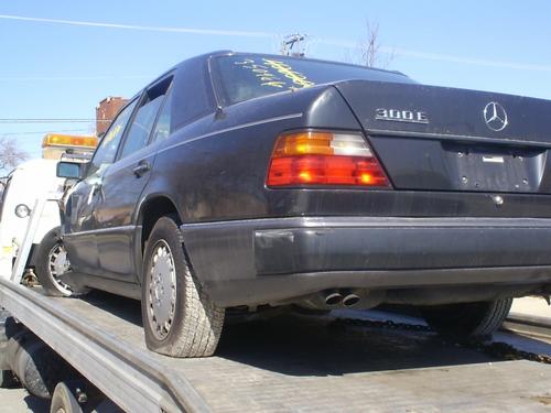 MERCEDES-BENZ MERCEDES 300E