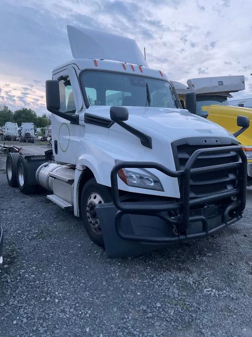 FREIGHTLINER CASCADIA 126