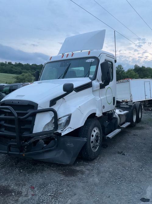 FREIGHTLINER CASCADIA 126