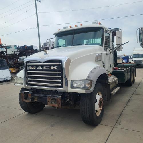 MACK GRANITE GU713