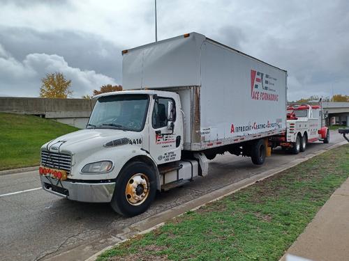 FREIGHTLINER M2-106