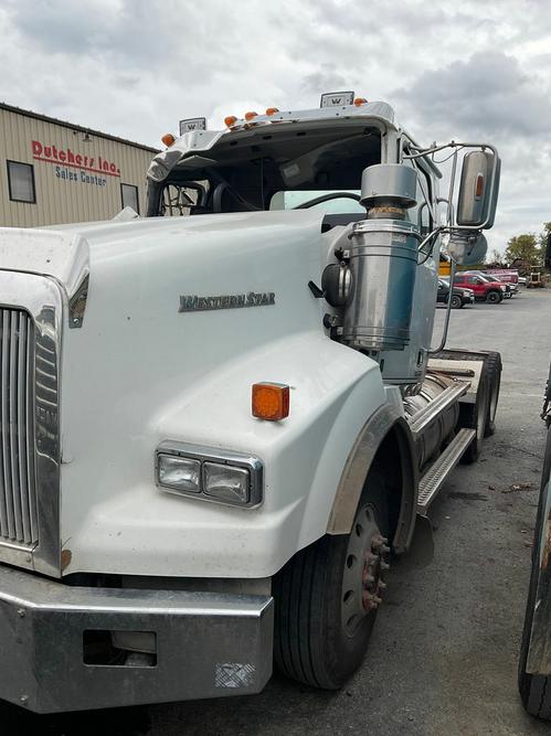 WESTERN STAR TRUCKS 4900 SA