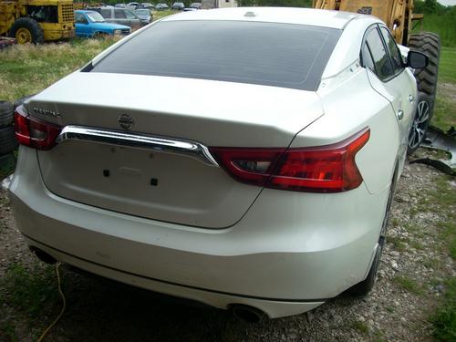 NISSAN MAXIMA