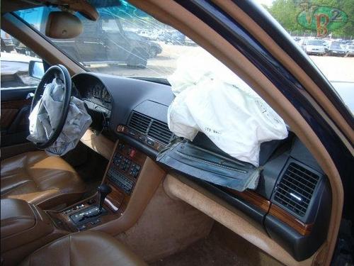 MERCEDES-BENZ MERCEDES 300E