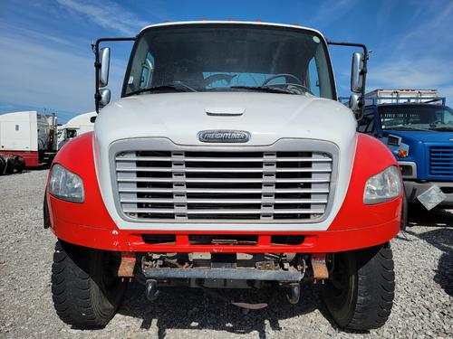 FREIGHTLINER M2 106