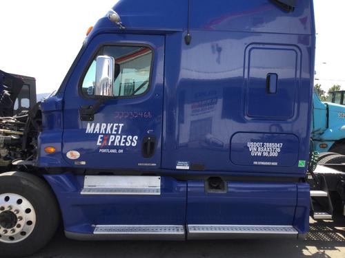 FREIGHTLINER CASCADIA 125