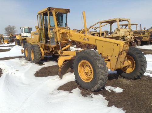 JOHN DEERE 770