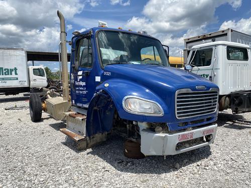 FREIGHTLINER M2 106