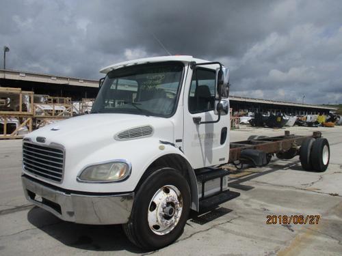 FREIGHTLINER M2 106